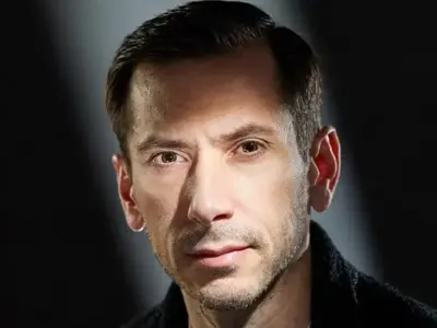 Сводник ли е  новият шеф в „Левски”? (Свързал Алекс Богданска с Чочо Несебърския)