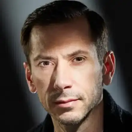 Сводник ли е  новият шеф в „Левски”? (Свързал Алекс Богданска с Чочо Несебърския)