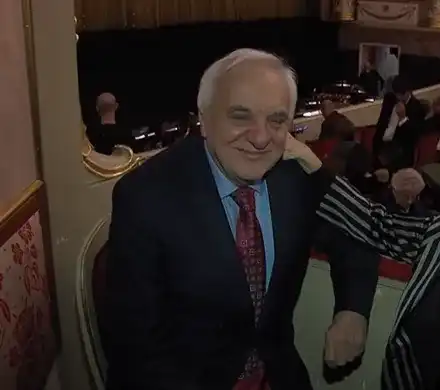 Театърът на Лучано Павароти на крака пред Пламен Карталов