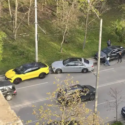 Тежка верижна катастрофа с луксозни возила край Южния парк СНИМКИ