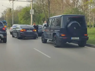 Тежка верижна катастрофа с луксозни возила край Южния парк СНИМКИ