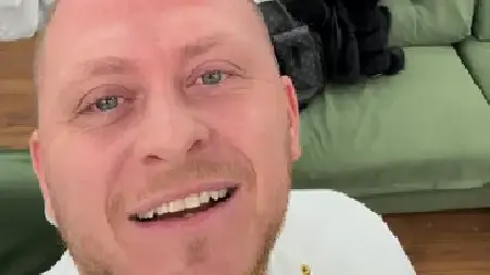 Ужас! Даниел Бачорски се гаври с млади чистачки. Мошеникът от „Хелс Китчън“ е абсолютното дъно и на морала, и на бизнеса