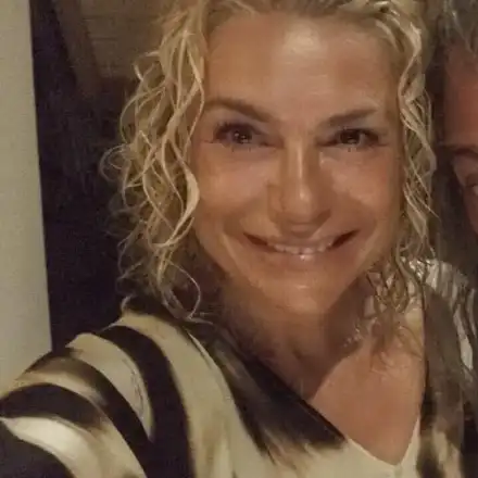 УНИКУМ!! Кремена Халваджиян ВТРЕЩИ: Маги ми е обувал гащите, всичко му беше навън! (ВИЖ ПОТРЕСА)