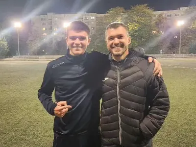 Валери Божинов и синът му заедно на бръснар