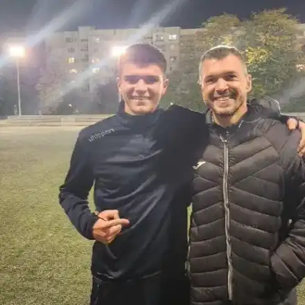 Валери Божинов и синът му заедно на бръснар