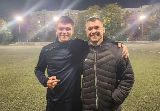 Валери Божинов и синът му заедно на бръснар