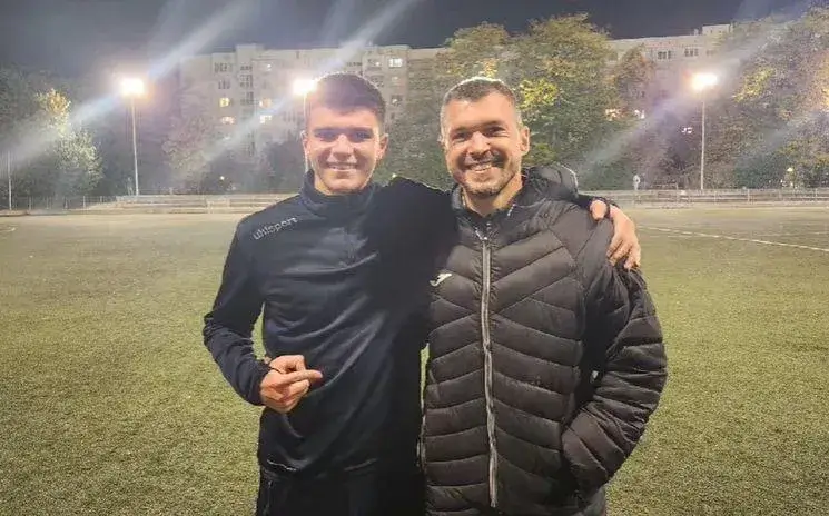 Валери Божинов и синът му заедно на бръснар