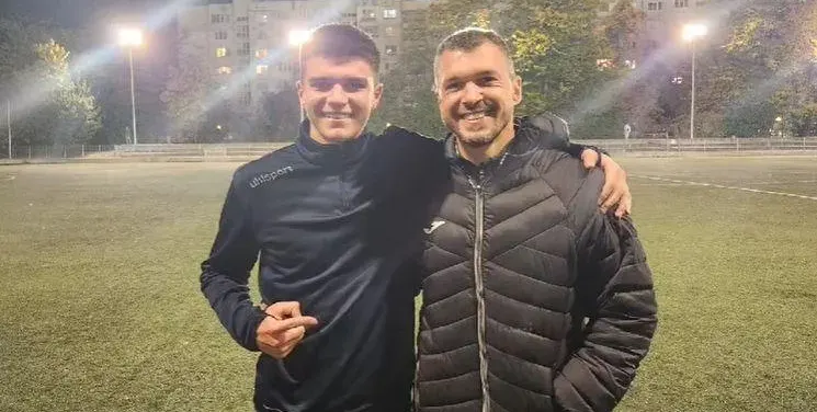 Валери Божинов и синът му заедно на бръснар
