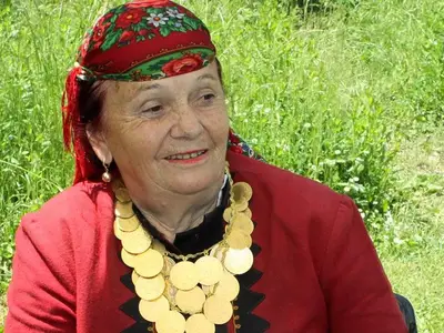 Валя Балканска изпраща абитуриентка