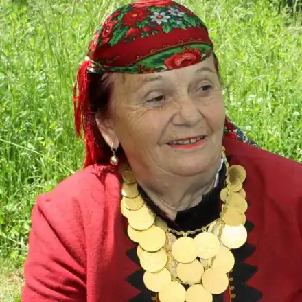 Валя Балканска изпраща абитуриентка