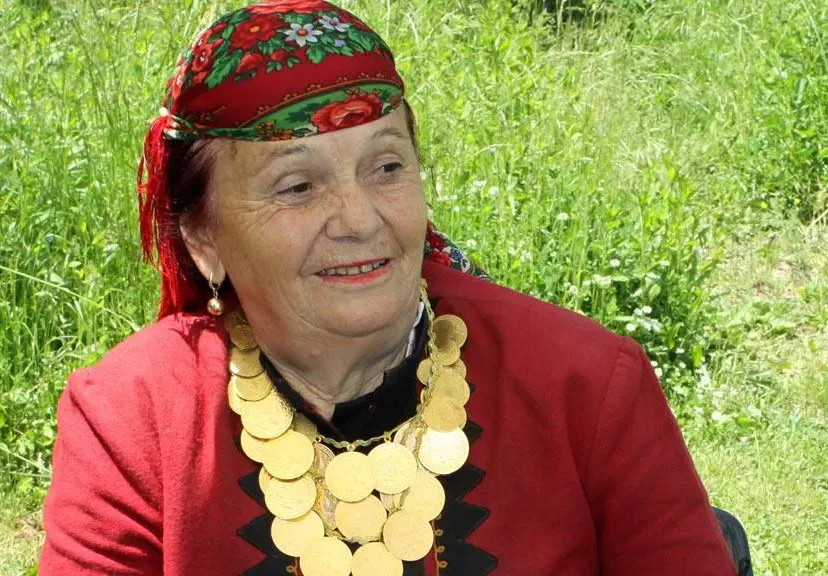 Валя Балканска изпраща абитуриентка