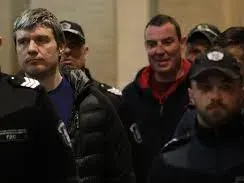 Вандалите от „Възраждане“ се измъкват с условни присъди за погрома в центъра на София