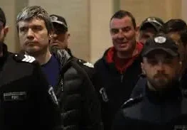 Вандалите от „Възраждане“ се измъкват с условни присъди за погрома в центъра на София