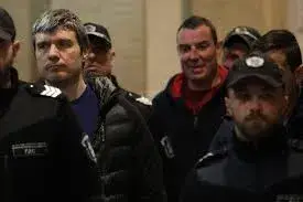 Вандалите от „Възраждане“ се измъкват с условни присъди за погрома в центъра на София