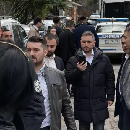 Вандалщина! Доган и дерибеите му нахлуха в бившите Боянски сараи. Готвят бунтове (СКАНДАЛНИ СНИМКИ И ВИДЕО)