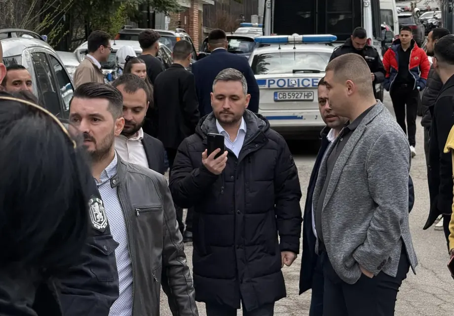 Вандалщина! Доган и дерибеите му нахлуха в бившите Боянски сараи. Готвят бунтове (СКАНДАЛНИ СНИМКИ И ВИДЕО)