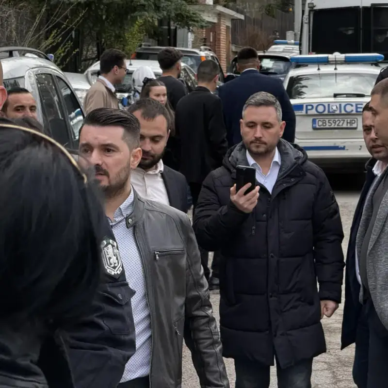 Вандалщина! Доган и дерибеите му нахлуха в бившите Боянски сараи. Готвят бунтове (СКАНДАЛНИ СНИМКИ И ВИДЕО)