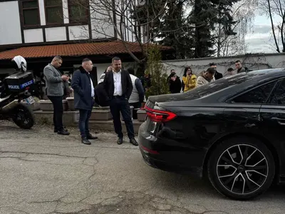 Вандалщина! Доган и дерибеите му нахлуха в бившите Боянски сараи. Готвят бунтове (СКАНДАЛНИ СНИМКИ И ВИДЕО)