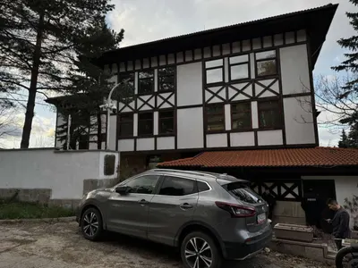 Вандалщина! Доган и дерибеите му нахлуха в бившите Боянски сараи. Готвят бунтове (СКАНДАЛНИ СНИМКИ И ВИДЕО)