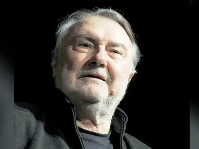 Васил Михайлов на 87: В момента учители и деца се разминават тотално