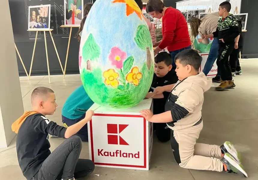 Великденски яйца с екологични послания рисуват деца от софийски училища в Централни хали