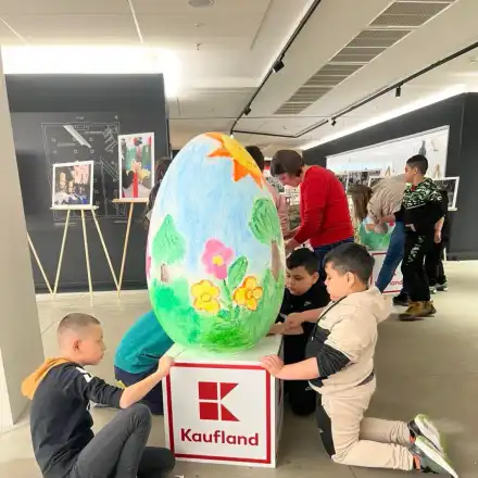 Великденски яйца с екологични послания рисуват деца от софийски училища в Централни хали