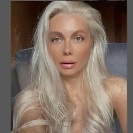 Венета Райкова: Гаджето ми е ревниво, не ми дава да говоря по телефона