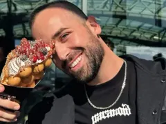Вениамин от „Капките“  изкарал 500 долара като  уличен музикант в САЩ