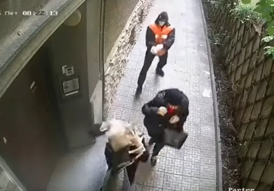 Вижте как изверг залива с бензин нотариус Людмила Тенева (ВИДЕО)