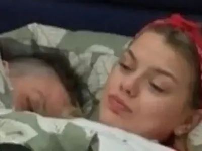 Виктория и Тоника с брутални лесбо изпълнения под завивките в „Хелс Китчън”