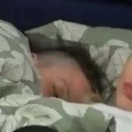 Виктория и Тоника с брутални лесбо изпълнения под завивките в „Хелс Китчън”