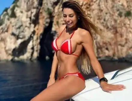 Виктория на Рачков си играе с огъня