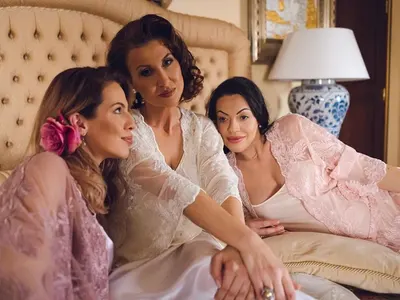 ВИСОКО НАПРЕЖЕНИЕ!! Илиана Раева се къса да хвали едната щерка и да кори другата! (Славея е на ръба - ВИЖ ТУК)