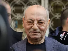 Десетки депесари бягат от Доган