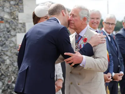 Защо Чарлз III няма да предаде трона на принц Уилям?