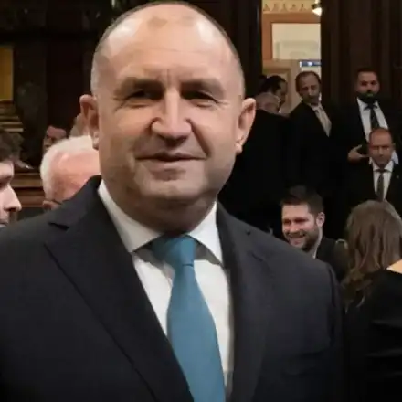 Защо не искат щерката на Радев на щат в Народния театър