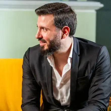 Засякоха го на калъп! Ето коя е жената до Мартин Елвиса (НЕОЧАКВАНО)