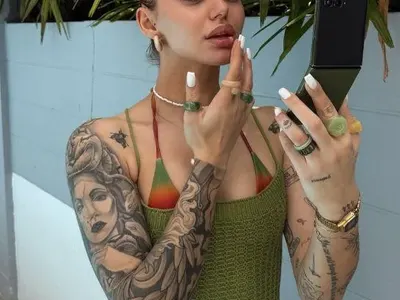 Засякоха го на калъп! Ето коя е жената до Мартин Елвиса (НЕОЧАКВАНО)