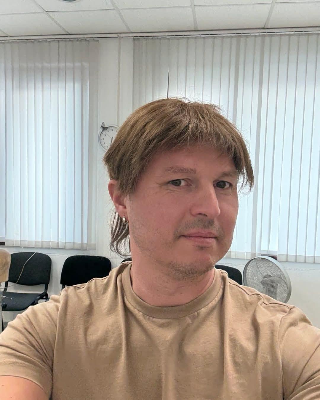 На Гъмзата му порасна коса