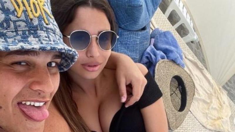 Синът на ДесиСлава празнува годишнина с гаджето