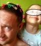 Дарин Ангелов  рисува с дъщеря си