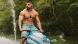 Фики тресе мускули в нов клип