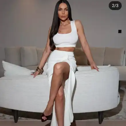 Алисия разцъфна като бяла орхидея