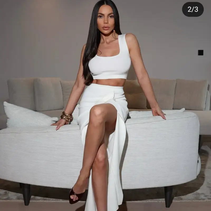 Алисия разцъфна като бяла орхидея