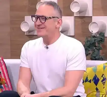 Анна Кошко отмъщава на комшиите си с пиано