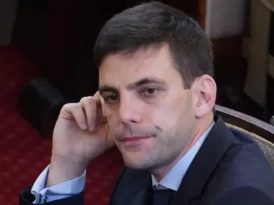 Белгийски прокурори погнаха ПП-депутата Никола Минчев, опъвал се в ложа на Huawei