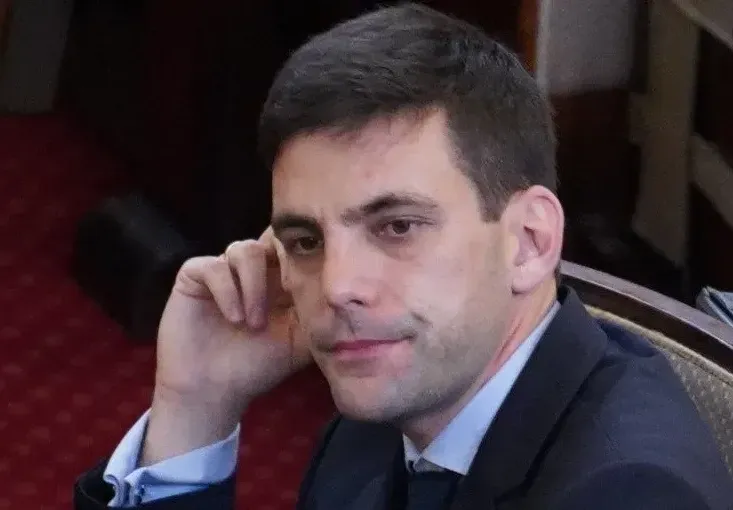 Белгийски прокурори погнаха ПП-депутата Никола Минчев, опъвал се в ложа на Huawei