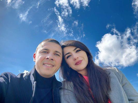 Без таткото: Лена се скри с дъщеря си в Париж СНИМКИ