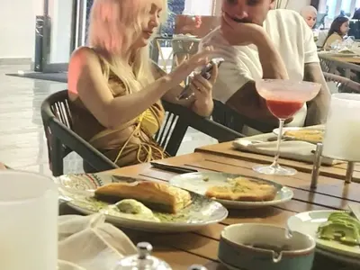 БОМБА в HotArena: Скандалната Марина Тошич на романтична почивка с женен оператор! СНИМКИ