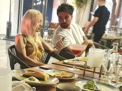 БОМБА в HotArena: Скандалната Марина Тошич на романтична почивка с женен оператор! СНИМКИ